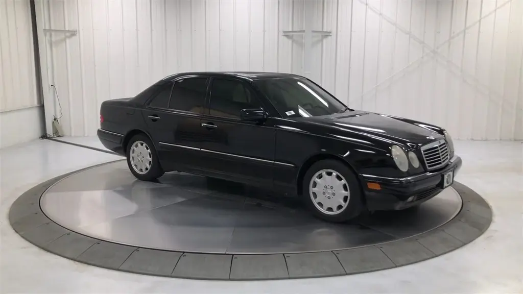 Mercedes-Benz  E 320 Elegance 3