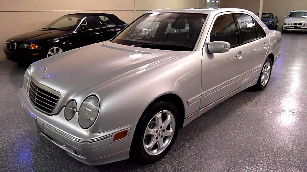 Mercedes-Benz  E 320 Classic 5