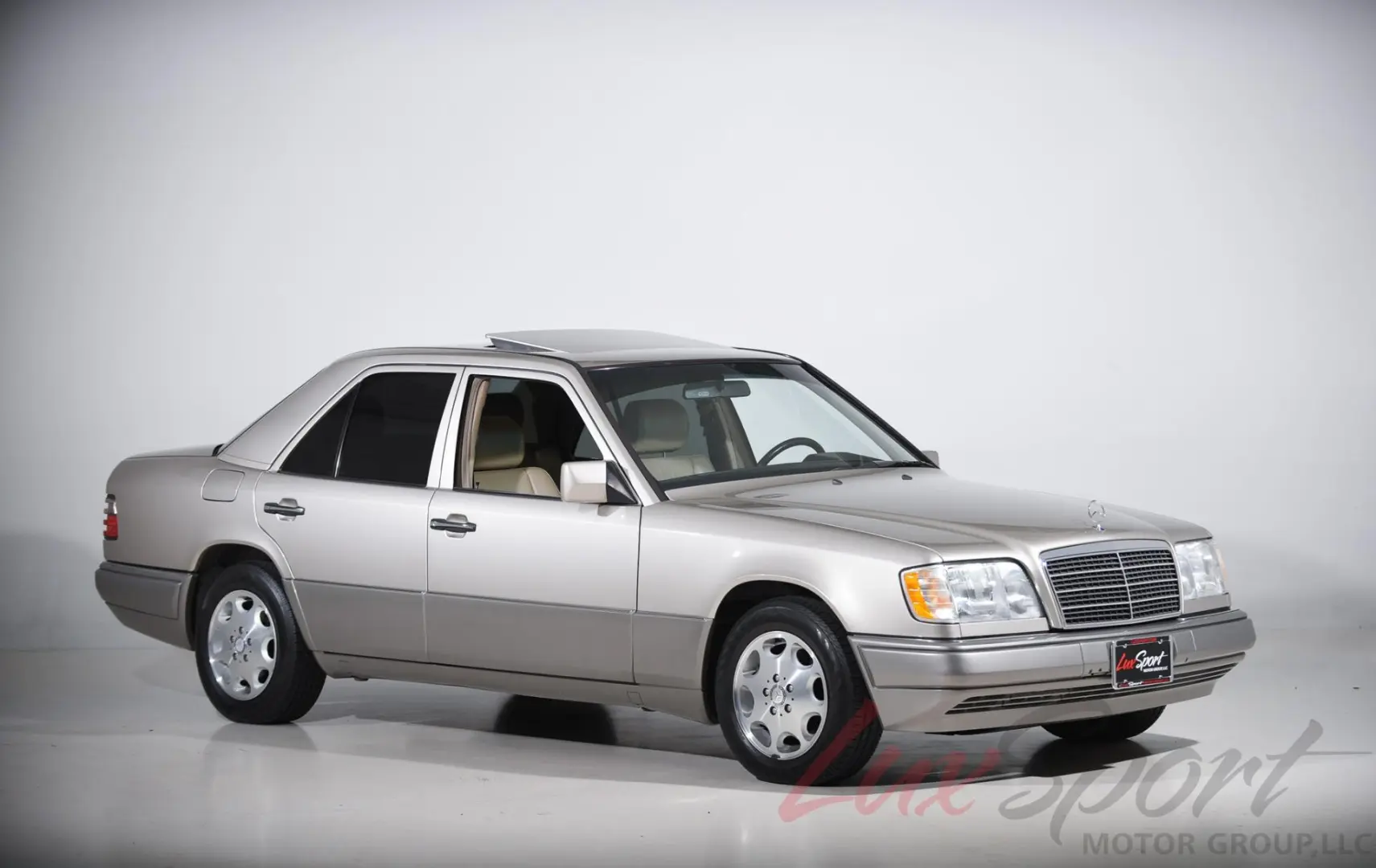 Mercedes-Benz  E 320 Classic 5