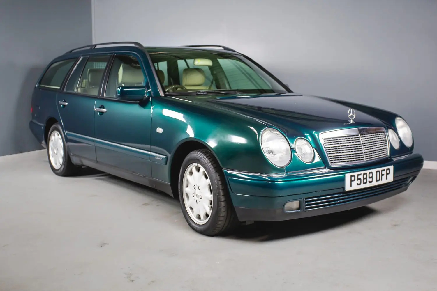 Mercedes-Benz  E 320 Elegance 4