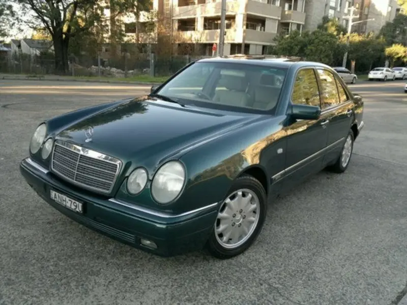 Mercedes-Benz  E 320 Elegance 5