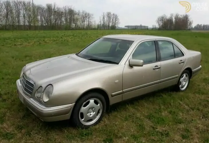 Mercedes-Benz  E 320 Elegance 4