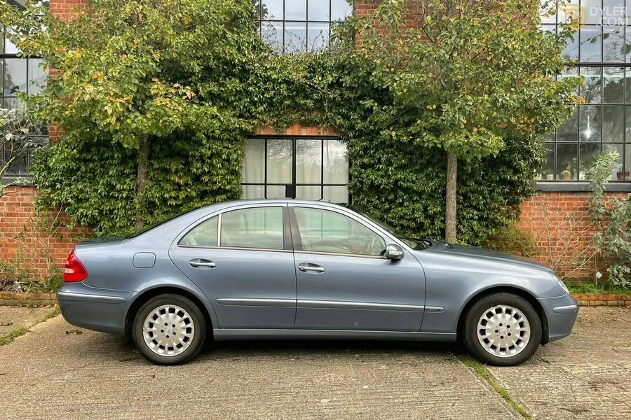 Mercedes-Benz  E 320 Elegance 3