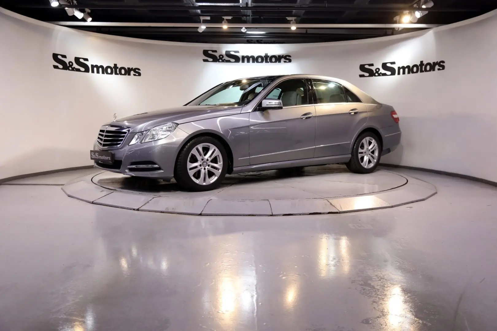 Mercedes-Benz  E 350 CDI BlueEFFICIENCY 4Matic Elegance 5