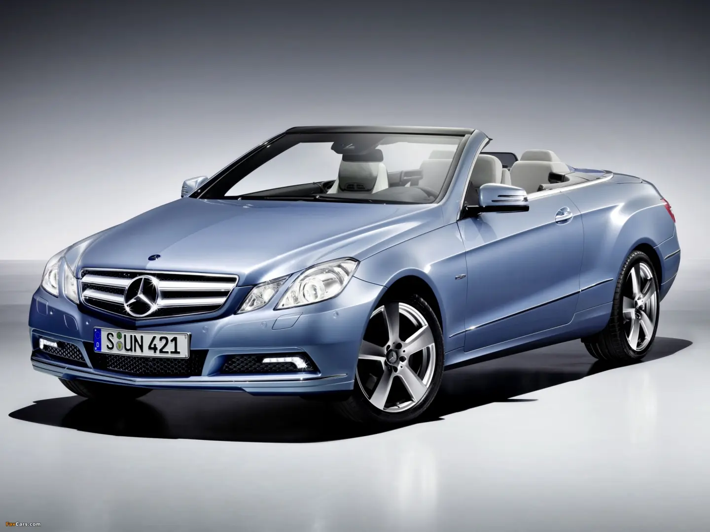 Mercedes-Benz  E 350 CGI Premium 2