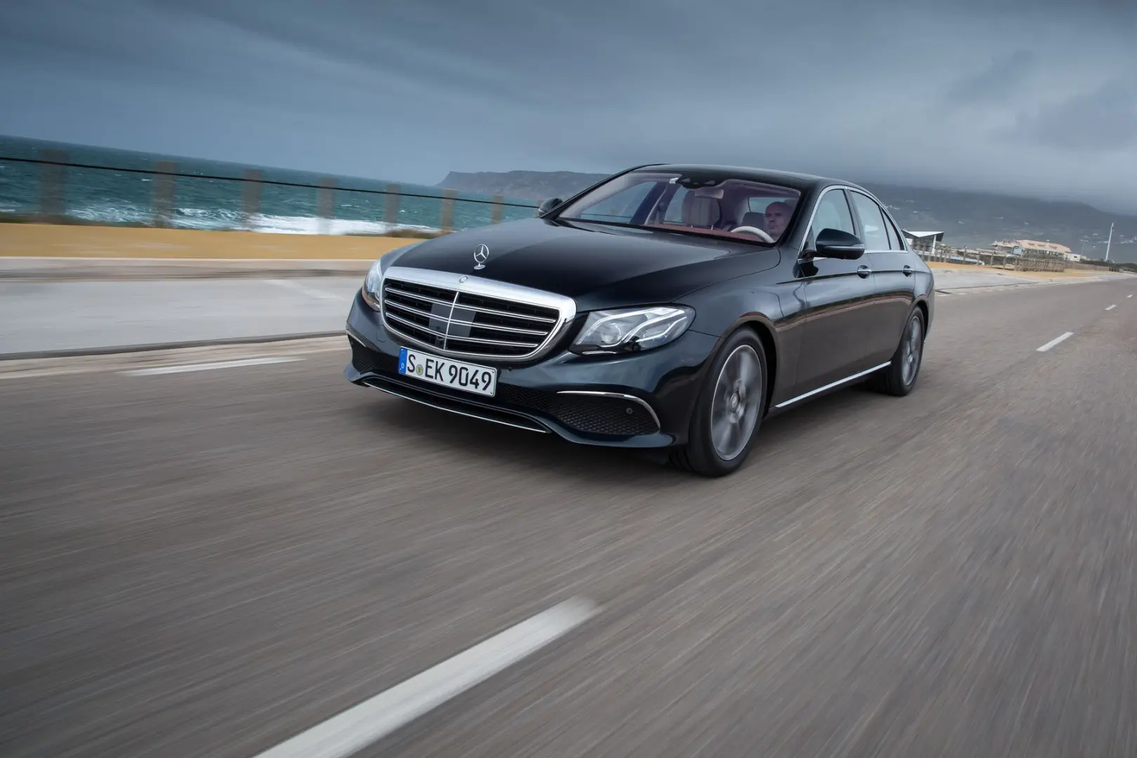 Mercedes-Benz  E 350 d AMG 9G-Tronic 3
