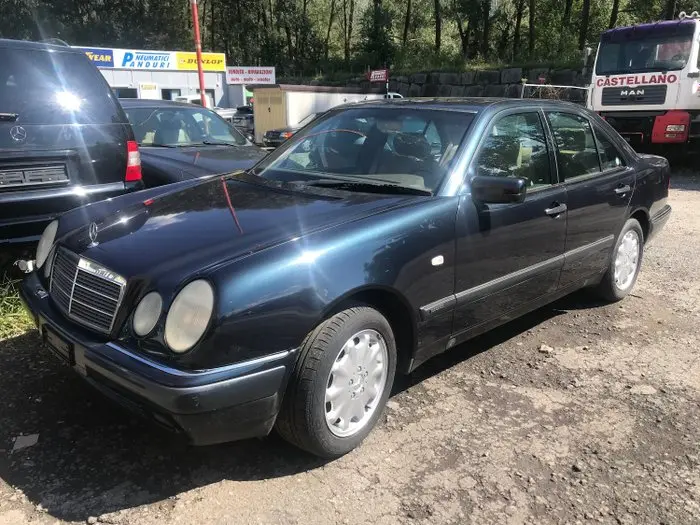 Mercedes-Benz  E 420 Avantgarde 7