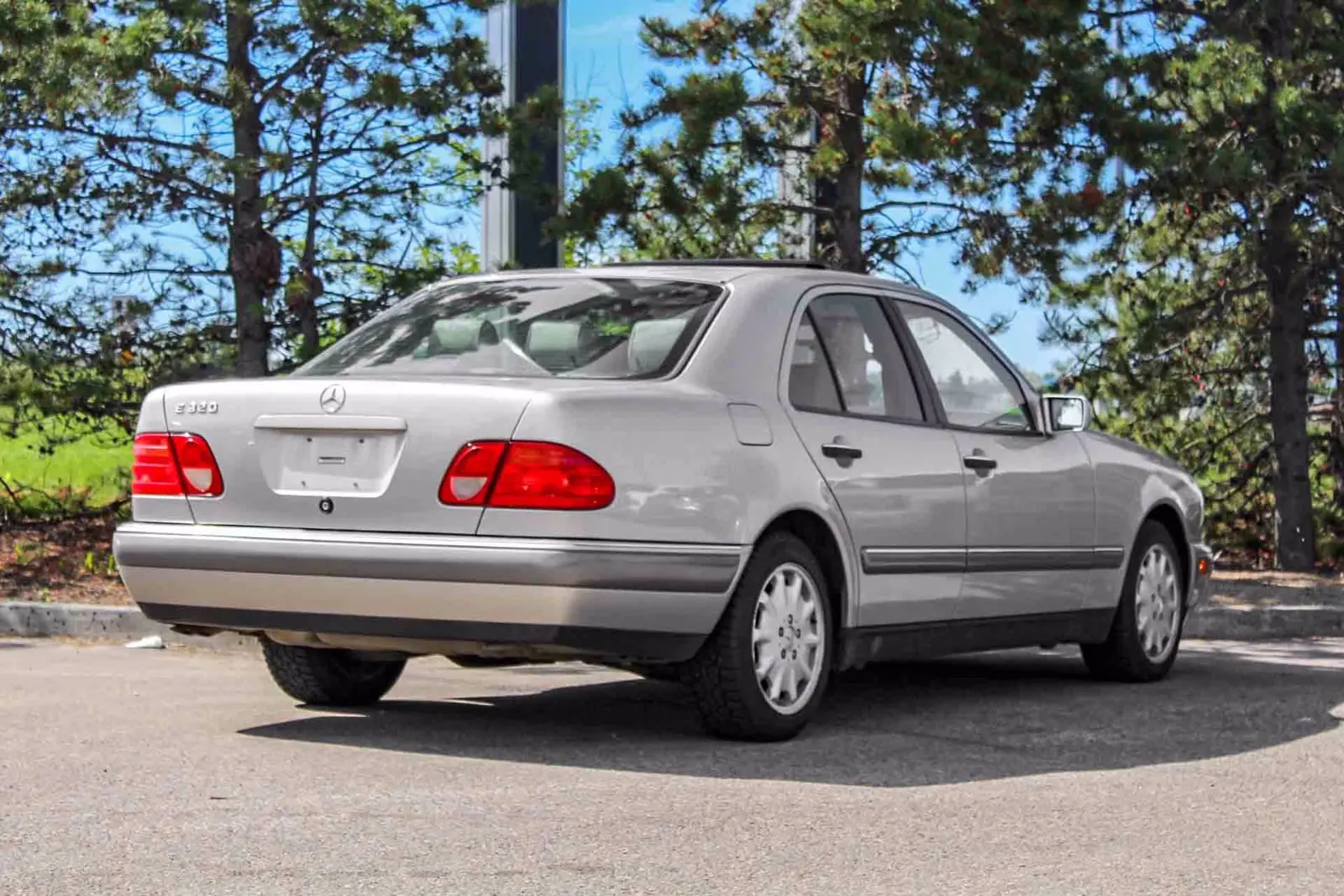 Mercedes-Benz  E 420 Classic 3