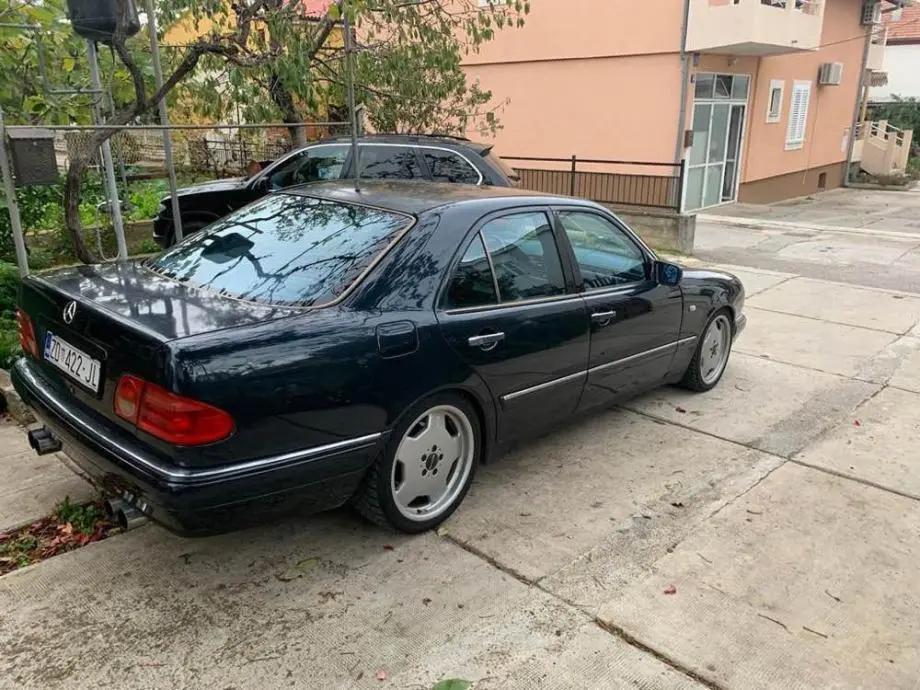 Mercedes-Benz  E 430 Classic 5