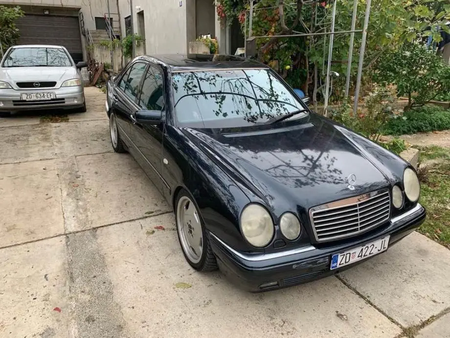 Mercedes-Benz  E 430 Classic 5