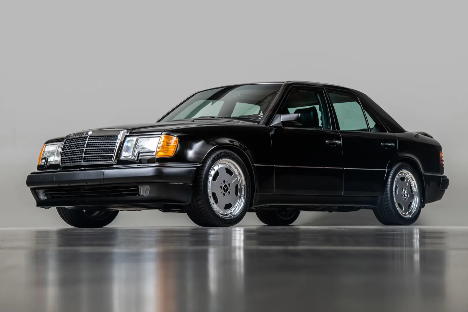 Mercedes-Benz  E 500 4