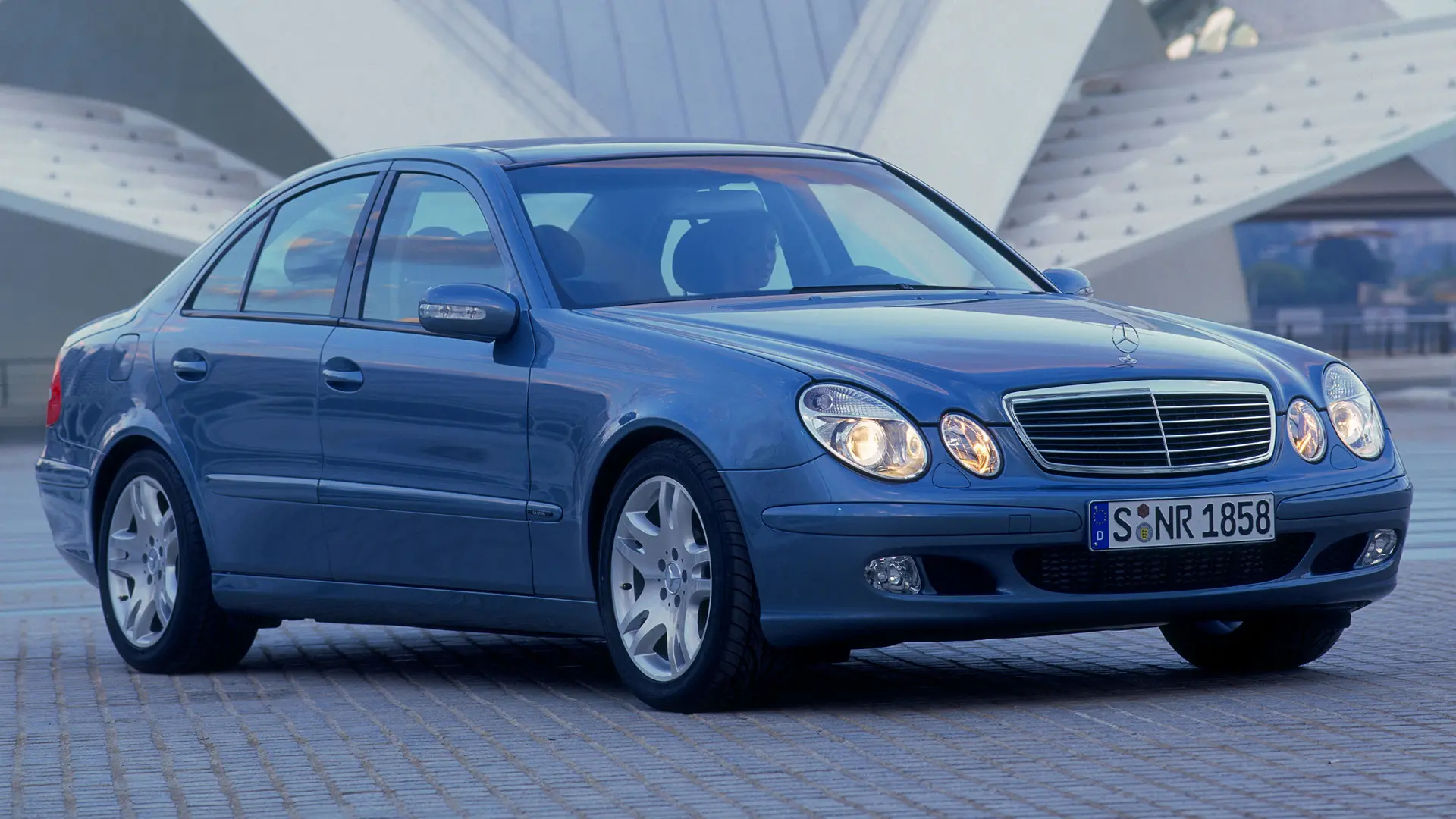 Mercedes-Benz  E 500 Elegance 4