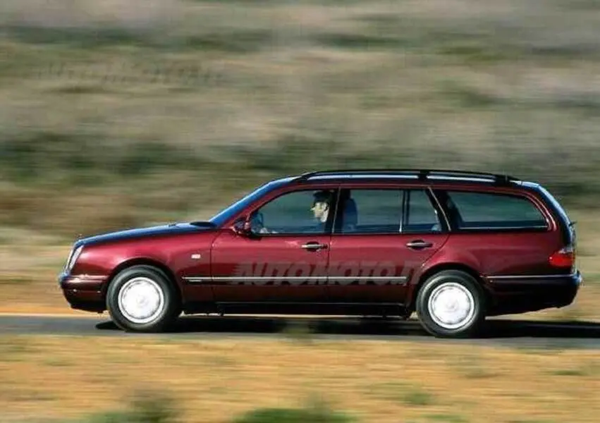 Mercedes-Benz  E Estate 240 T Avantgarde 3