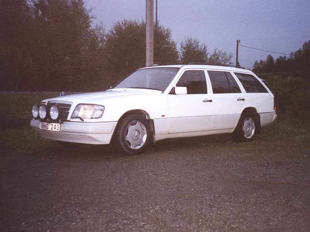 Mercedes-Benz  E Estate 250 T D Classic 5