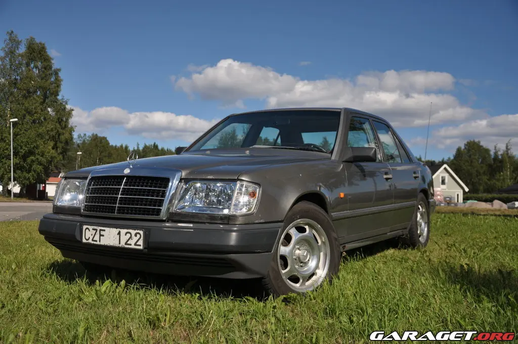 Mercedes-Benz  E Estate 300 T4Matic 2