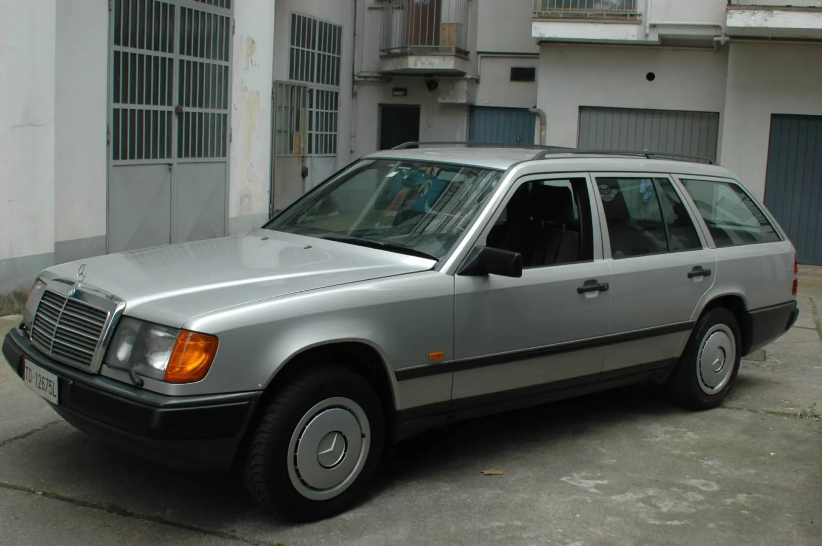 Mercedes-Benz  E Estate 300 T4Matic 2