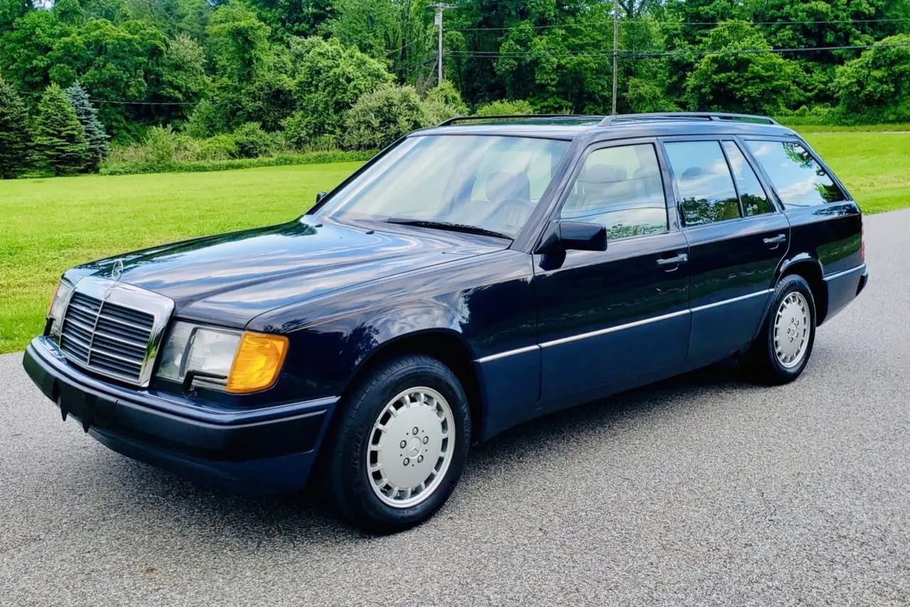 Mercedes-Benz  E Estate 300 T4Matic 2