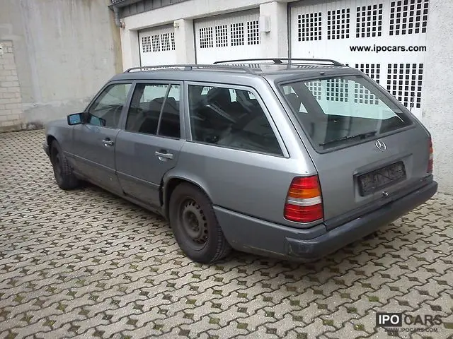 Mercedes-Benz  E Estate 300 TD 2