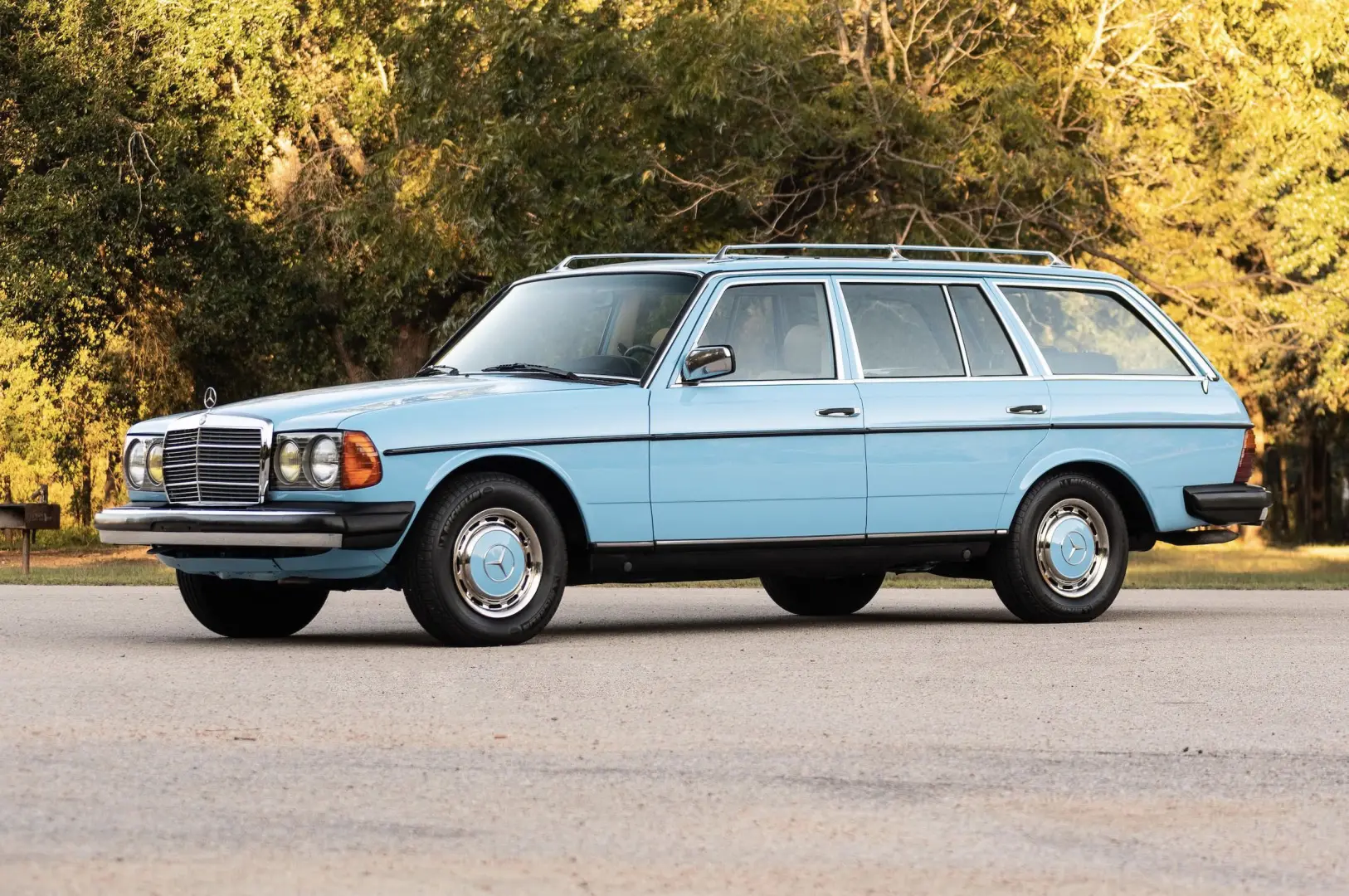 Mercedes-Benz  E Estate 300 TD 1