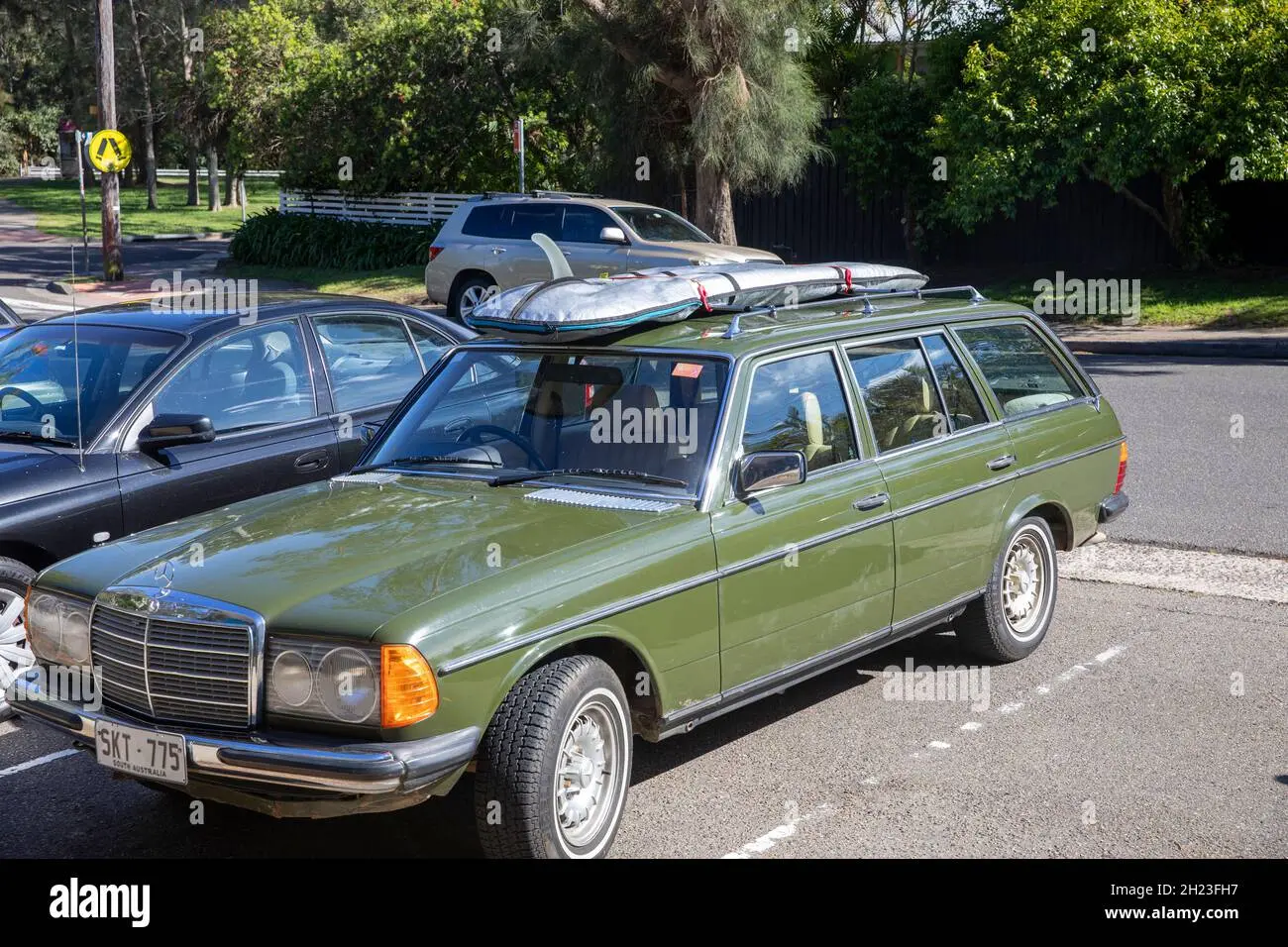 Mercedes-Benz  E Estate 300 TD 2
