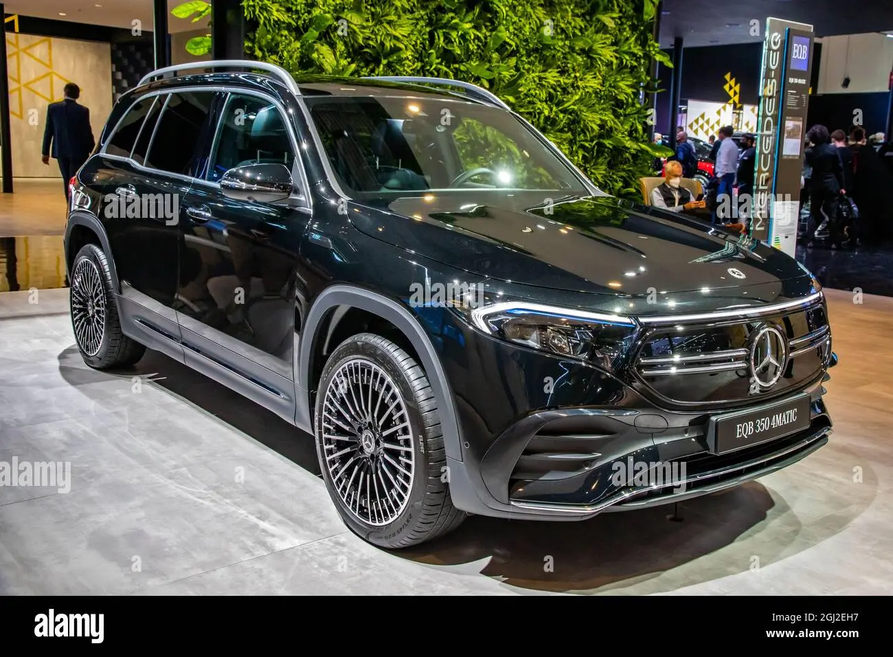 Mercedes-Benz EQA EQA 350 67kwh 4Matic AMG+ 2