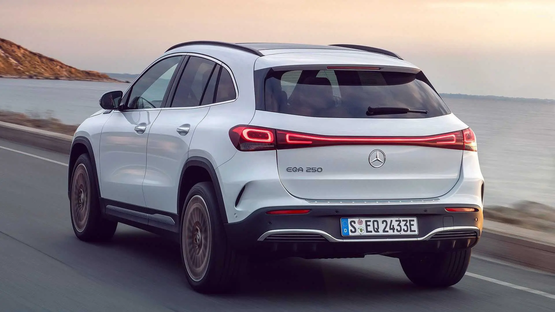 Mercedes-Benz EQA EQA 350 67kwh 4Matic AMG+ 4