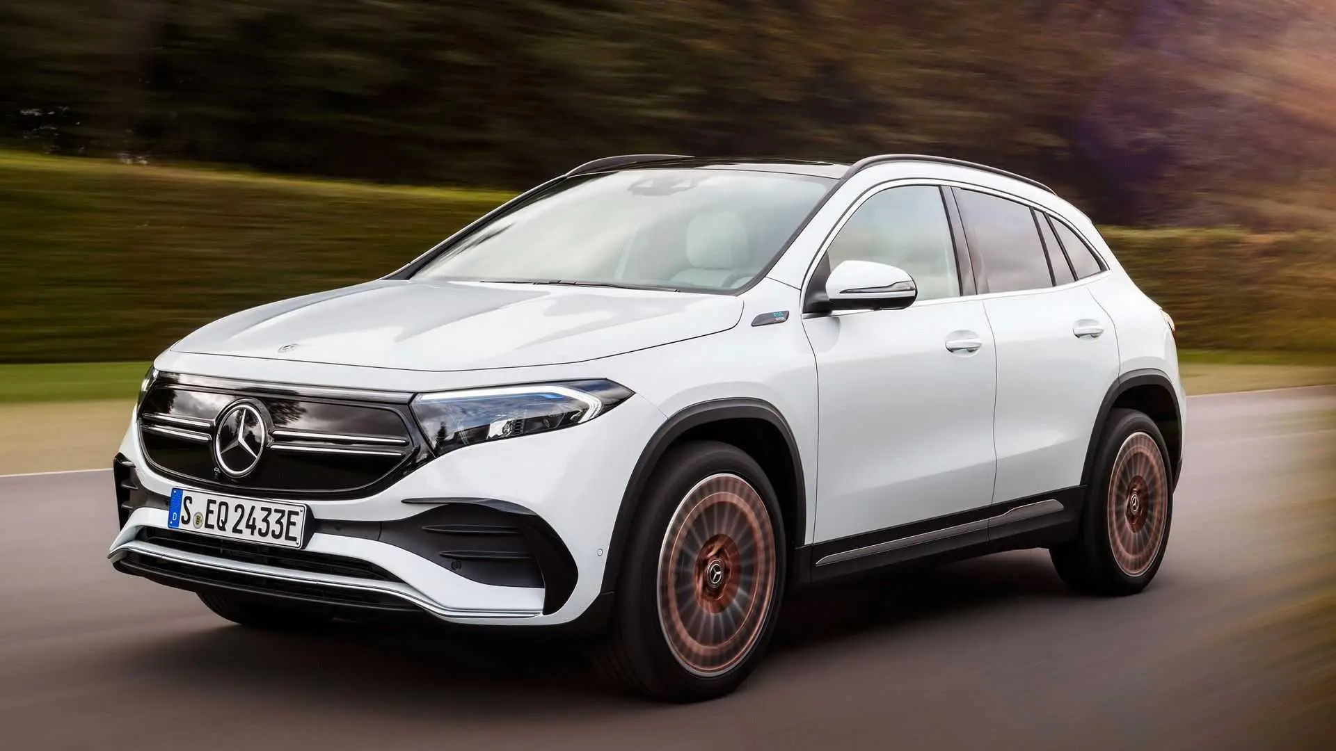 Mercedes-Benz EQA EQA 350 67kwh 4Matic AMG+ 5