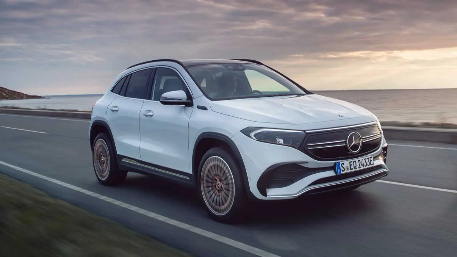 Mercedes-Benz EQA EQA 350 67kwh 4Matic AMG+ 4
