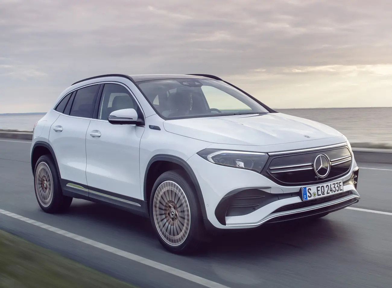 Mercedes-Benz EQA EQA 350 67kwh 4Matic AMG+ 0