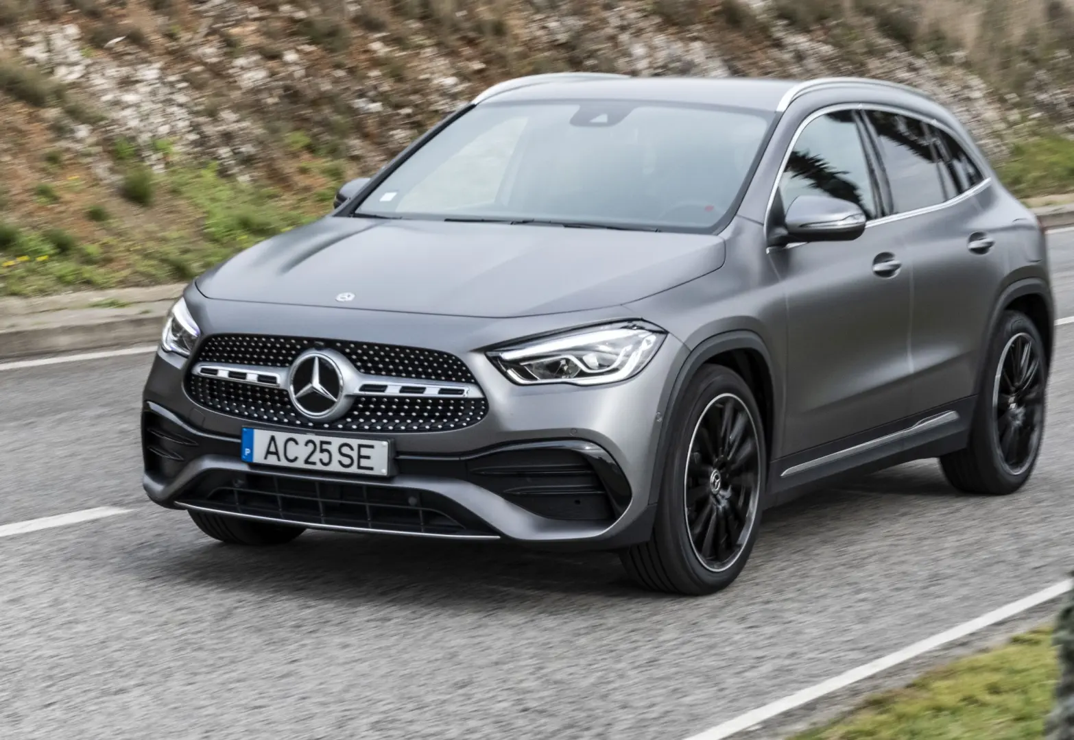 Mercedes-Benz GLA GLA 180 d AMG 7G-DCT 5