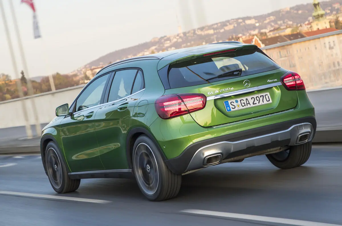 Mercedes-Benz GLA GLA 200 AMG 7G-DCT 6