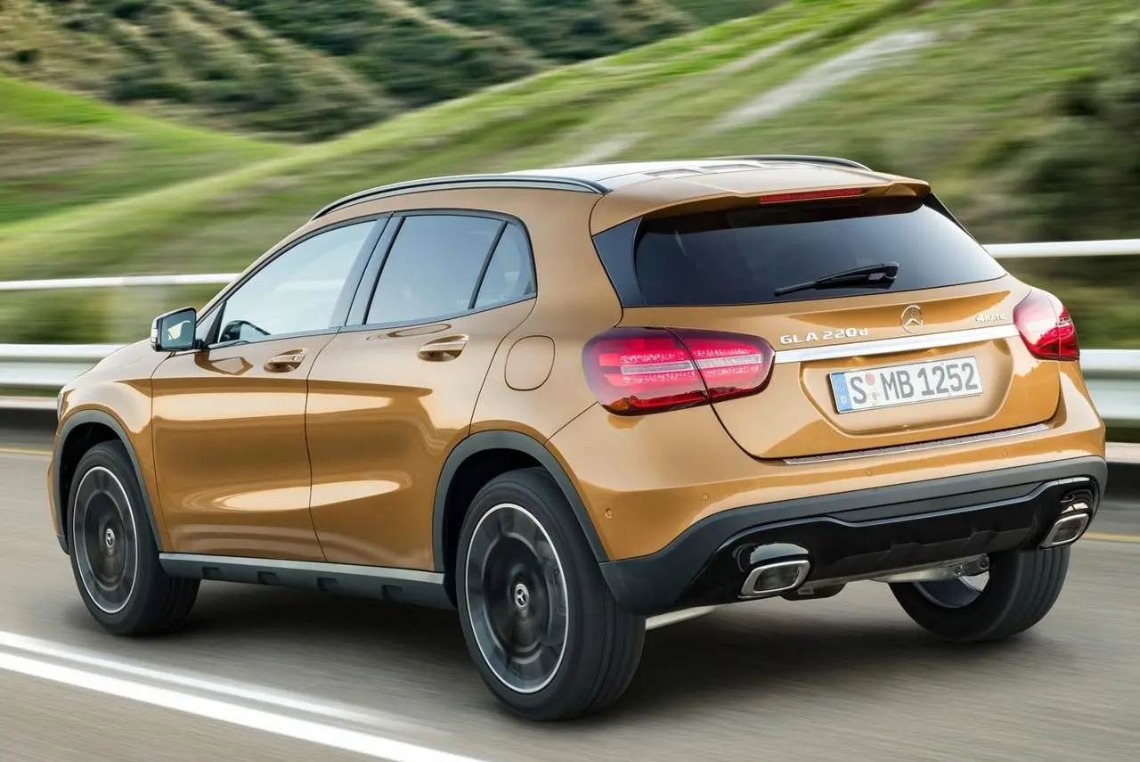 Mercedes-Benz GLA GLA 200 AMG 7G-DCT 5
