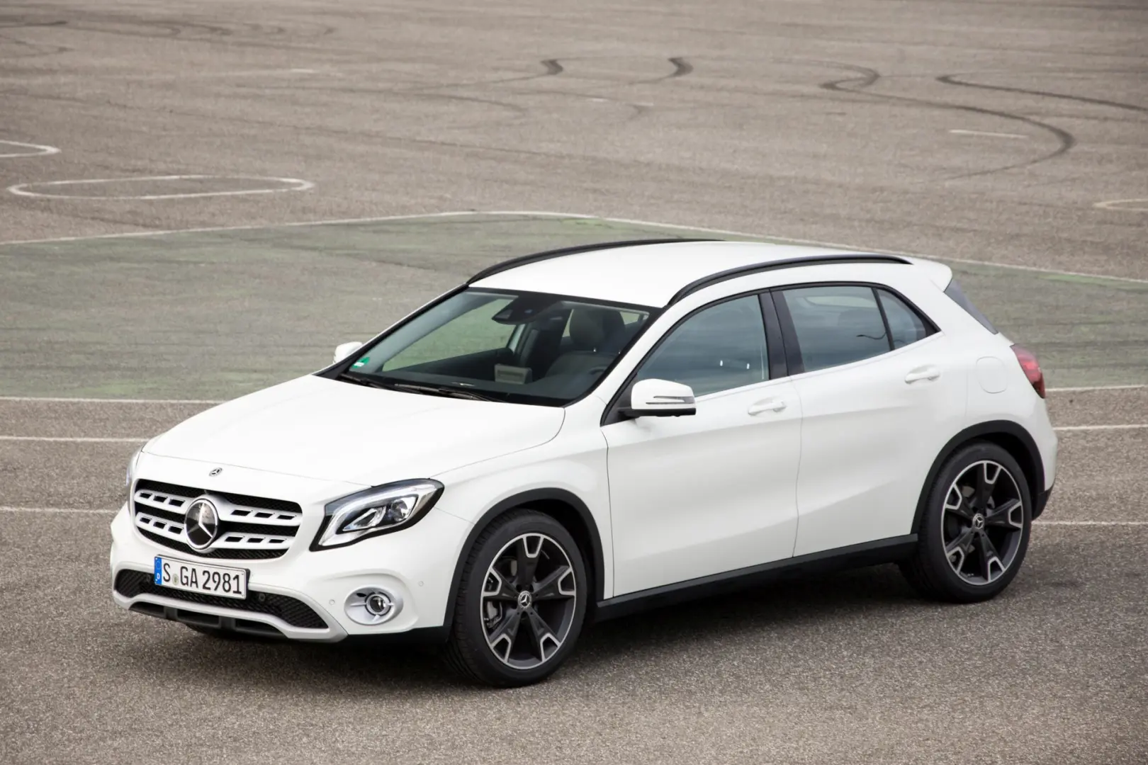 Mercedes-Benz GLA GLA 200 Comfort 7G-DCT 6