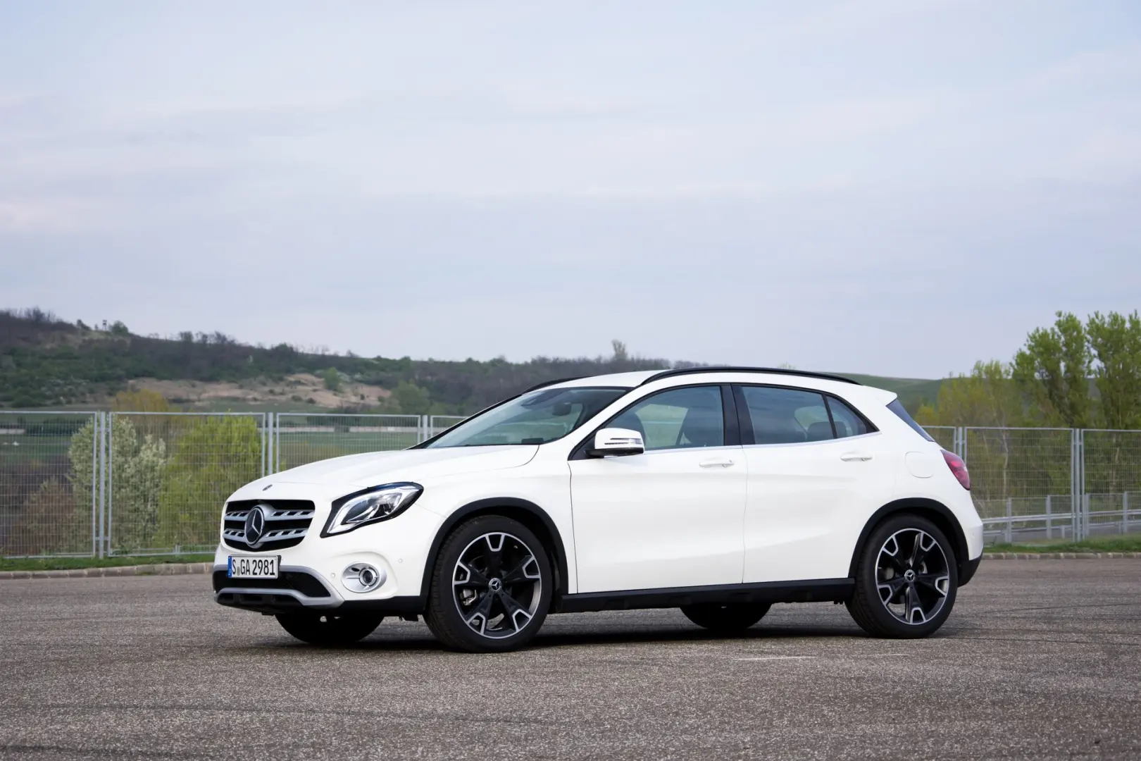Mercedes-Benz GLA GLA 200 Comfort 7G-DCT 7