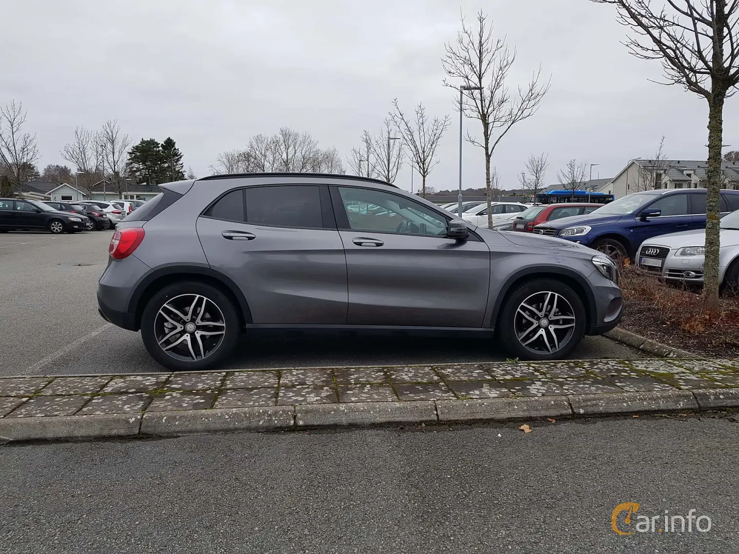 Mercedes-Benz GLA GLA 200 Comfort 7G-DCT 7