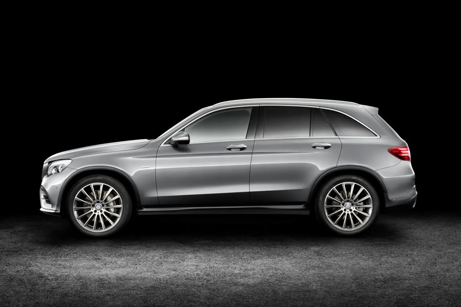 Mercedes-Benz GLC GLC 350 e 4Matic AMG 7G-Tronic Plus 2