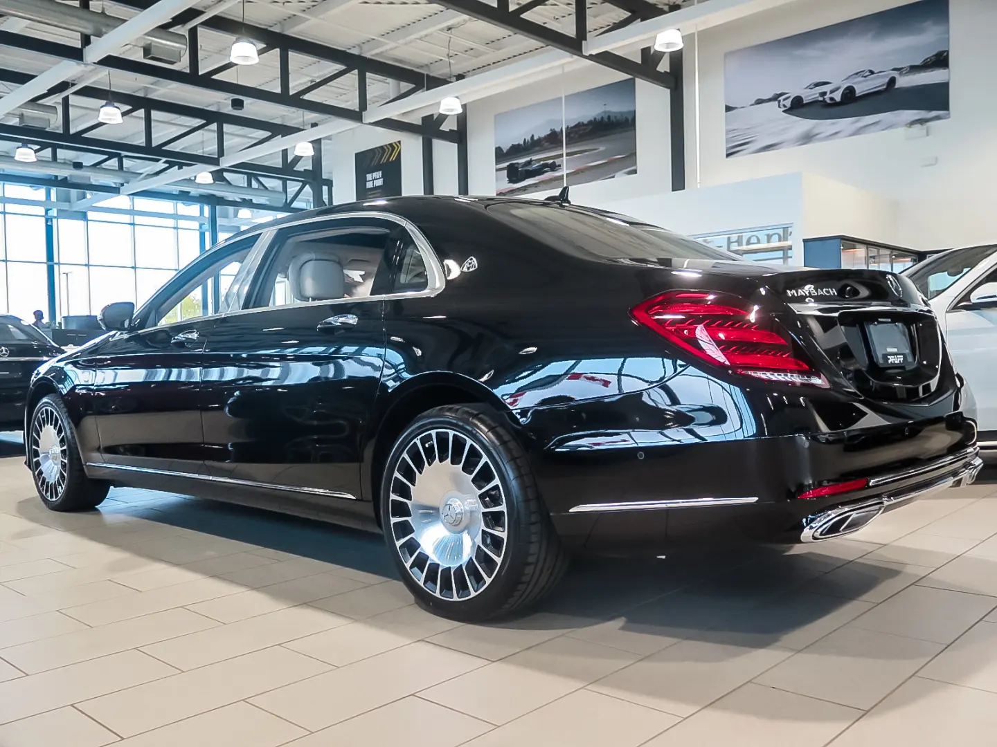 Mercedes-Benz  Maybach 560 S 4Matic 9G-Tronic 5