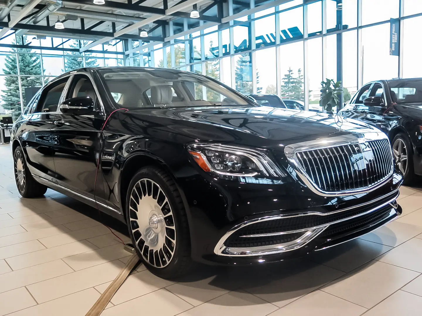 Mercedes-Benz  Maybach 560 S 4Matic 9G-Tronic 6