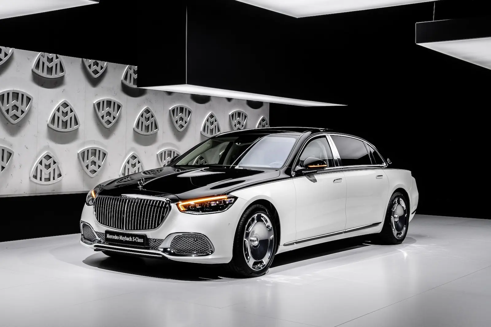 Mercedes-Benz  Maybach 580 S 4Matic Inspiration+ 9G-Tronic 1