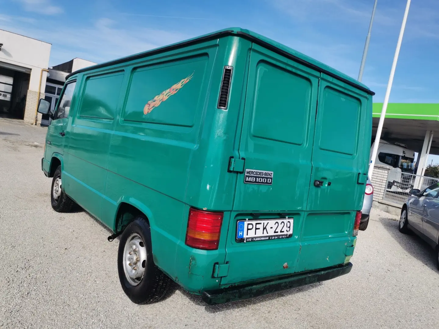 Mercedes-Benz MB MB 100 2.4 D 4