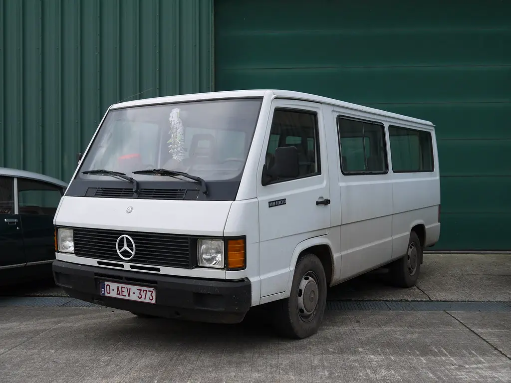 Mercedes-Benz MB MB 100 2.4 D 4