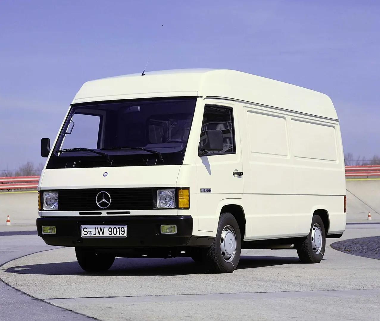 Mercedes-Benz MB MB 100 2.4 D 4