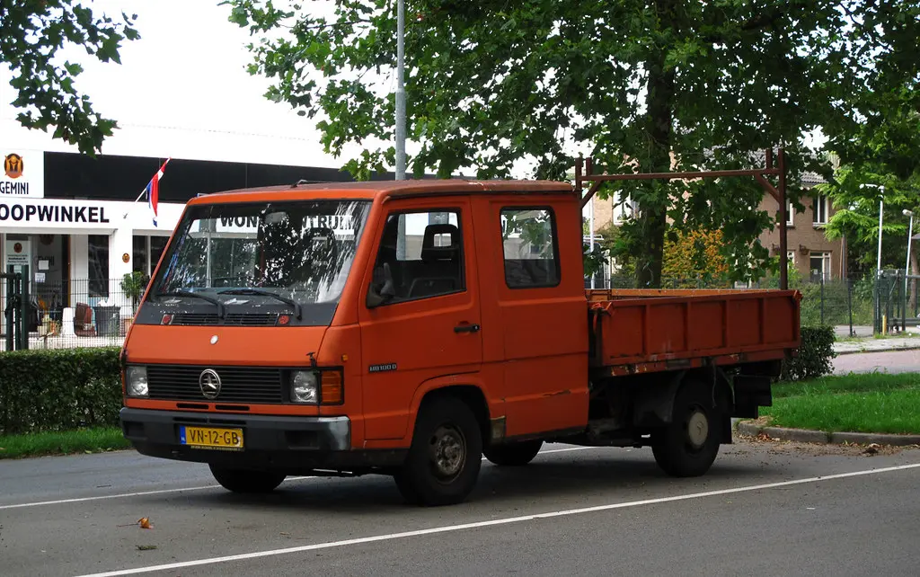 Mercedes-Benz MB MB 100 2.4 D 5