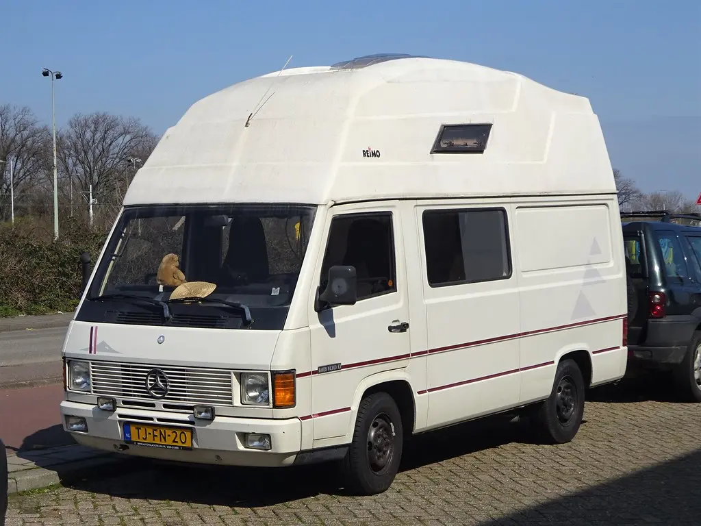 Mercedes-Benz MB MB 100 2.4 D 4