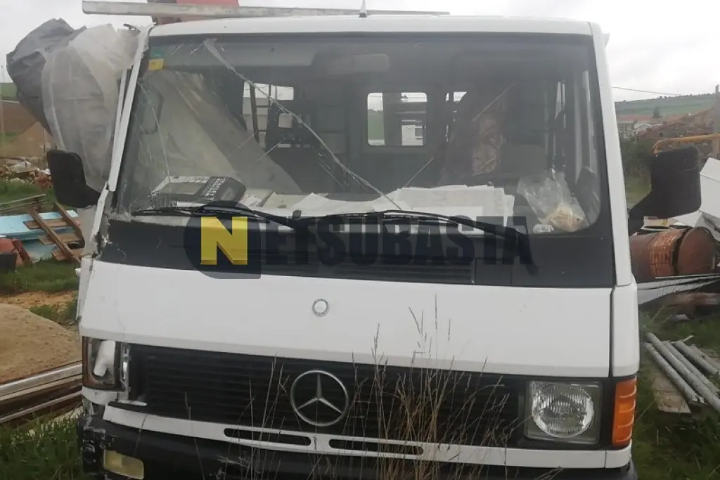 Mercedes-Benz MB MB 100 2.4 D 4