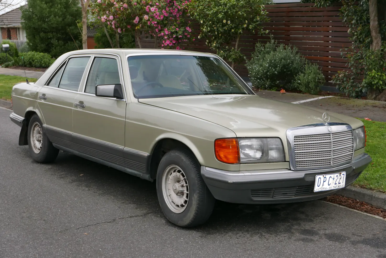 Mercedes-Benz  S 260 SE 2