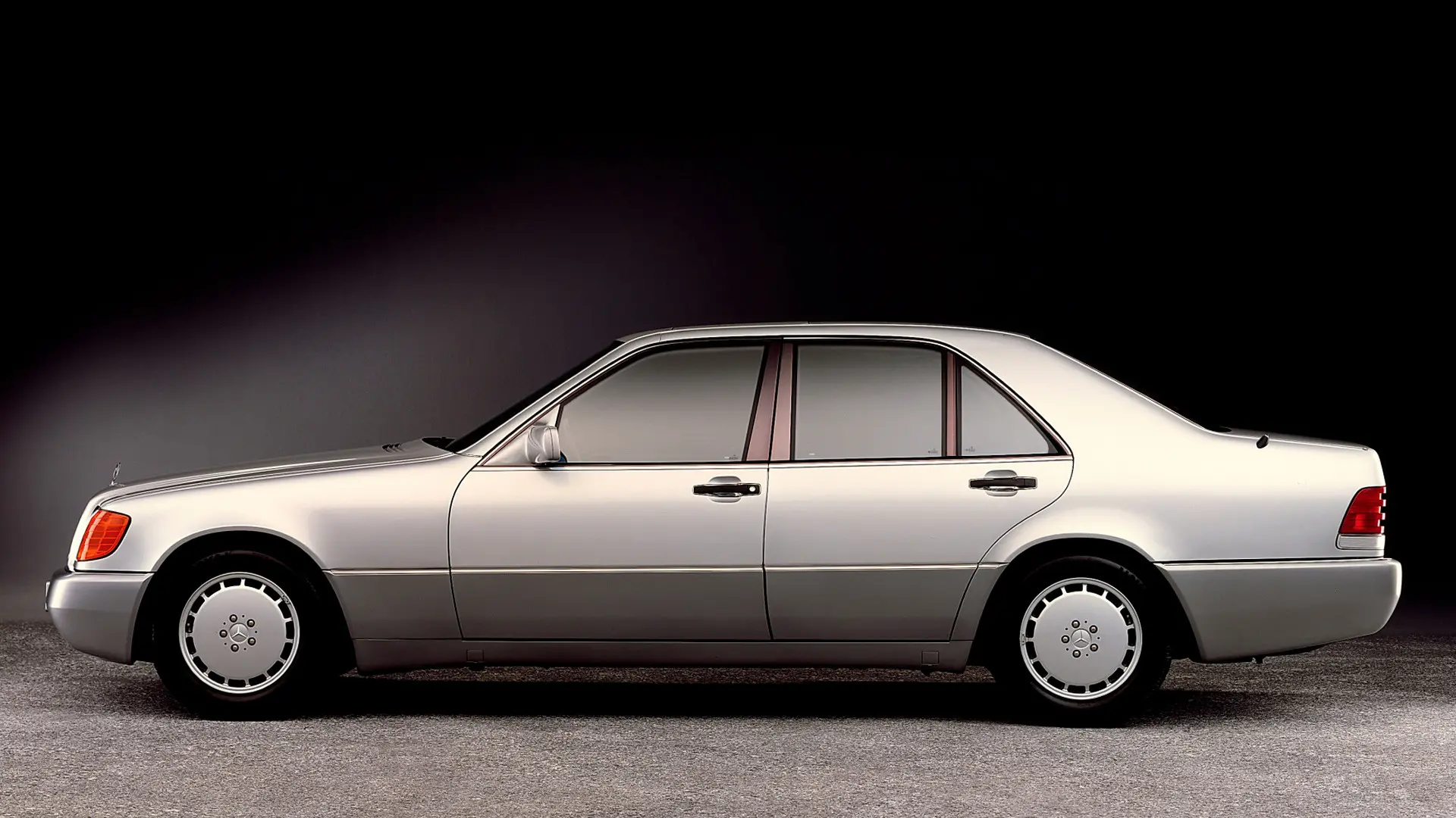 Mercedes-Benz  S 300 SE 3.2 1