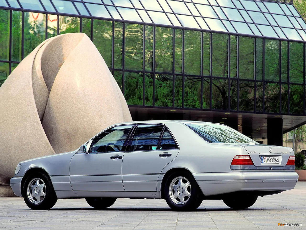Mercedes-Benz  S 300 TD 2