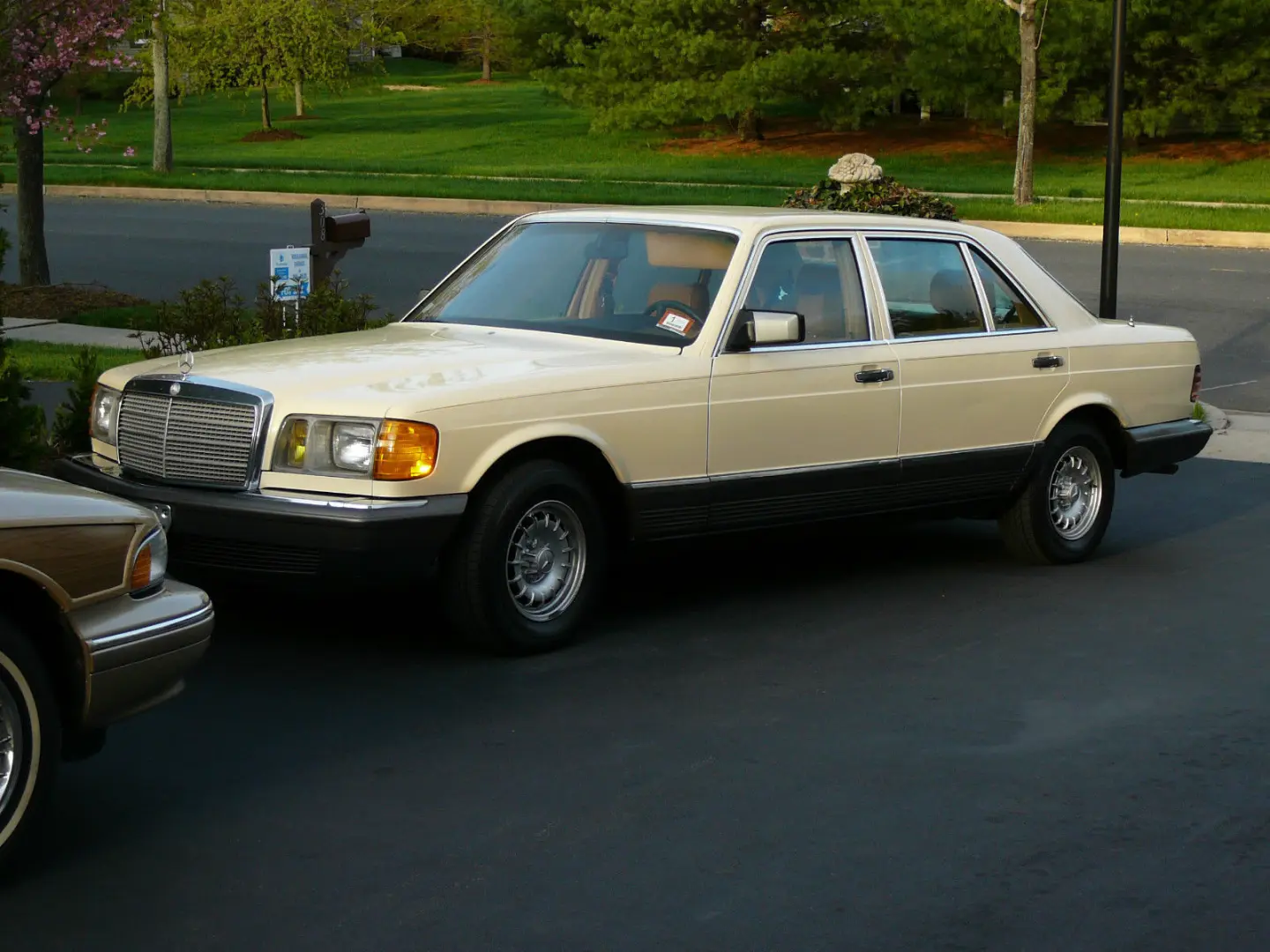 Mercedes-Benz  S 380 SEL 1