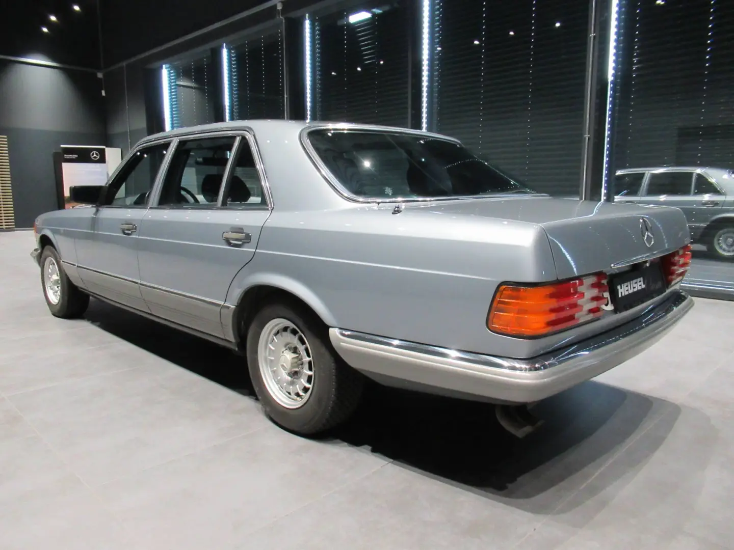 Mercedes-Benz  S 380 SEL 3